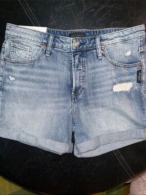 Silver Jeans Light Wash Distressed Denim Shorts NWT size 28